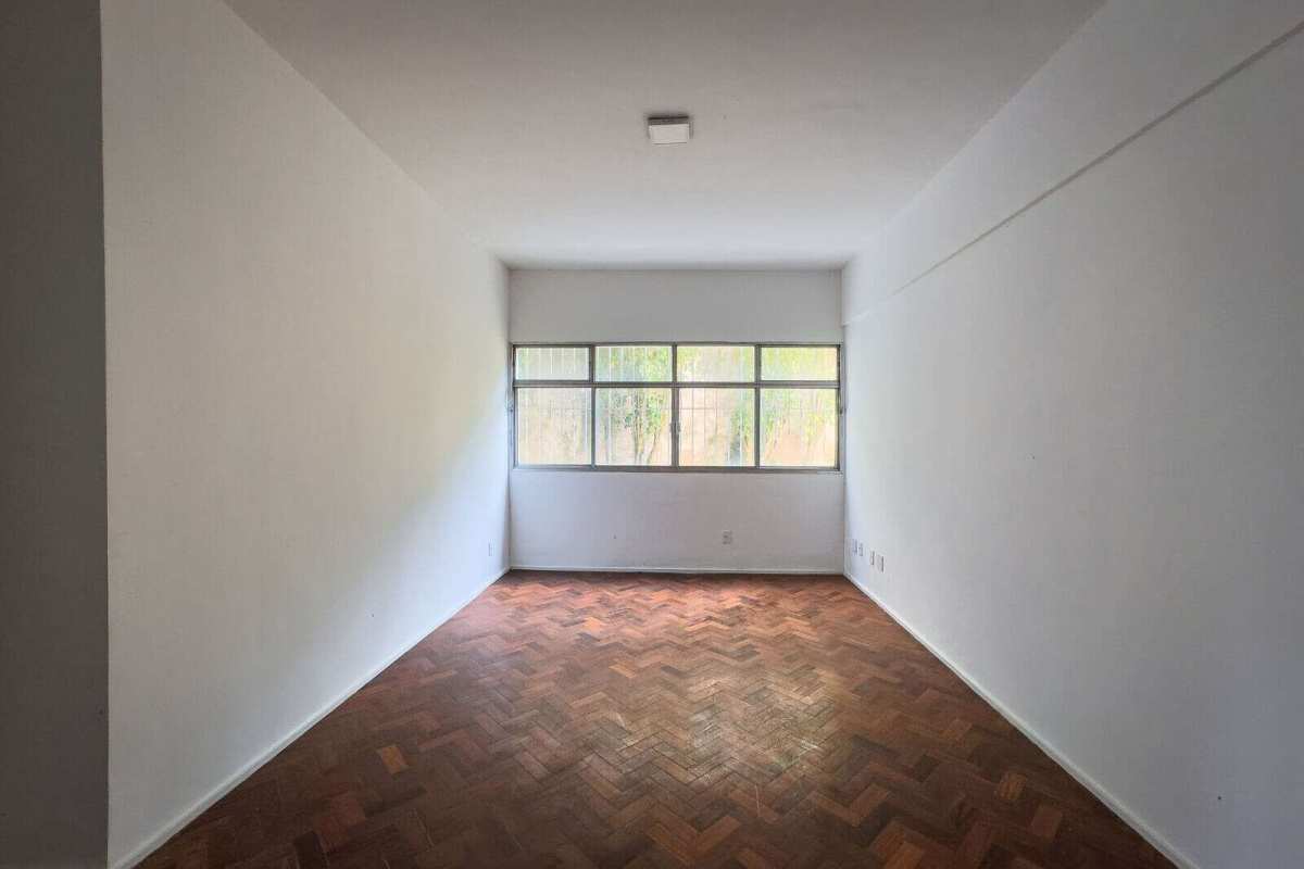  - Apartamento Térreo com 3 Quartos   Humaitá